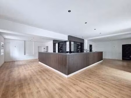 bar à fort potentiel – emplacement stratégique au cœur de br
