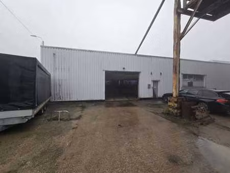 dépôt de 840m² à louer à malines