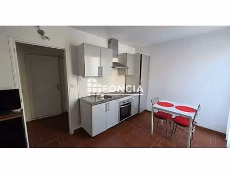 gréoux  joli studio meublé de 17 m2 à vendre