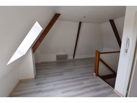 location appartement 2 pièces à saint-méen-le-grand (35290) : à louer 2 pièces / 25m² sain