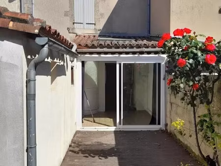 location maison 2 pièces 70 m² à cognac (16100)  570 €