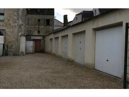 location stationnement  m² t- à laon  50 €