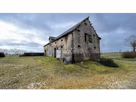 vente longère et corps de ferme à loiron (53320) : à vendre / 133m² loiron