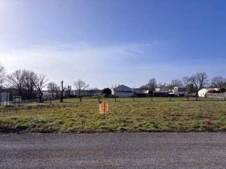 vente terrain à challans (85300) : à vendre / 224m² challans