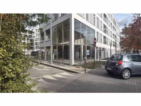 location locaux professionnels 133 m² à bondy (93140)  2 500 €