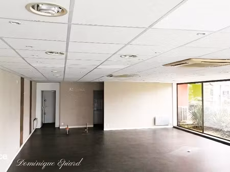 location locaux professionnels 128 m² à jaunay-clan (86130)  2 100 €