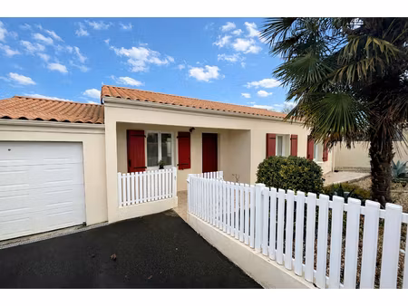 maison de plain-pied à la crèche