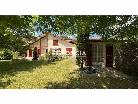 quartier belle chaumiere  maison traditionnelle de 165m2  4 chambres  bureau  piscine  car