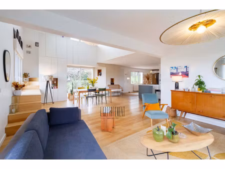 maison de 200m2 avec jardin et piscine