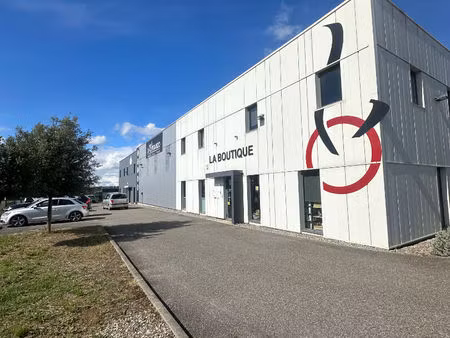 location local d'activité  715.00m²  l'isle