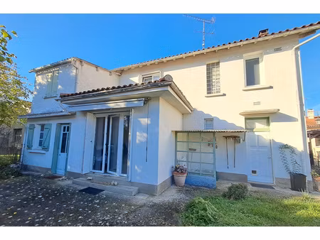 maison d'environ 78m2 située en centre-ville de caussade