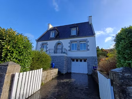 lanmeur coeur du bourg  maison quatre chambres avec sous sol