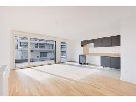 grand t3 neuf au 4ème étage