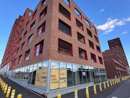 local commercial neuf ( livre brut de beton )