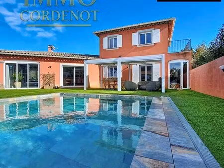 villa 6 pièces 141 m²