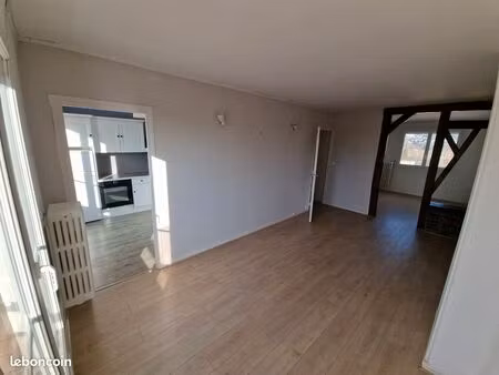 f3 lumineux avec parking proche seine