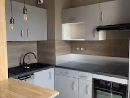 t2 52 m² entièrement rénové – cuisine équipée neuve  terrasse 8 m²  garage + cave – réside