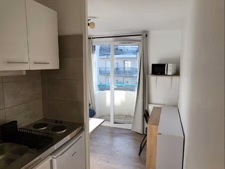 studio refait à neuf avec balcon idéal étudiant