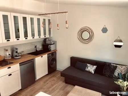 rare studio 24m2 indépendant idéalement situé et au calme avec terrasse fleurie