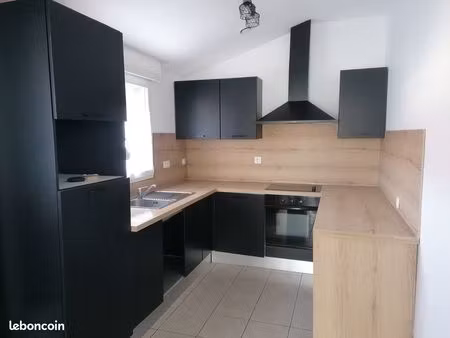 appartement plein pied avec une chambre