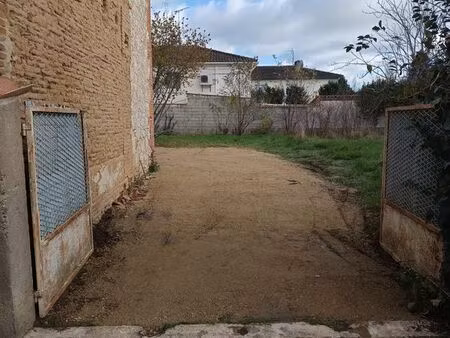 garage  terrain  depot   parking stockage