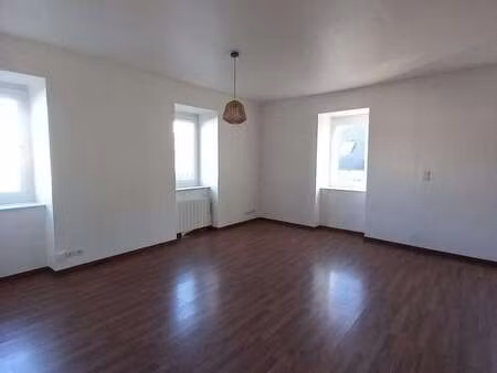 location appartement 4 pièces à guingamp (22200) : à louer 4 pièces / 71m² guingamp