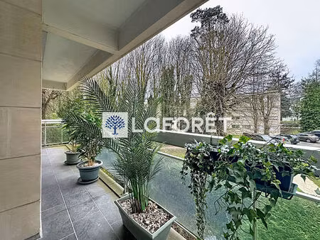 appartement 94m2  3 chambres  2 sdb avec balcon  cheminée  piscine et vue petit bois - san