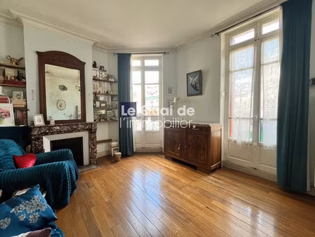 t2 lumineux avec cachet  climatisation et cave