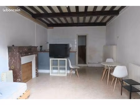 grand studio à 50m de la gare