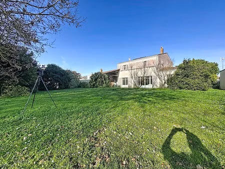 fouras - parc arboré de 1 600 m²  fort potentiel