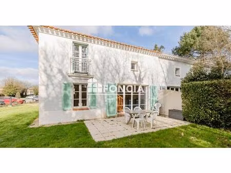 résidence avec piscine et tennis