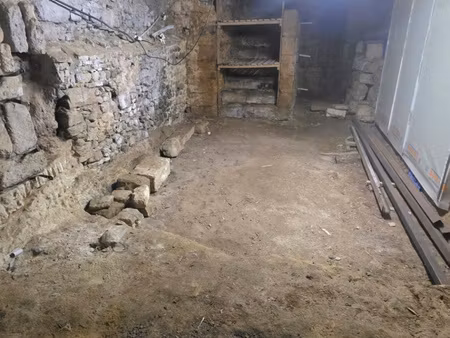 ecusson : cave de 22m2 à vendre