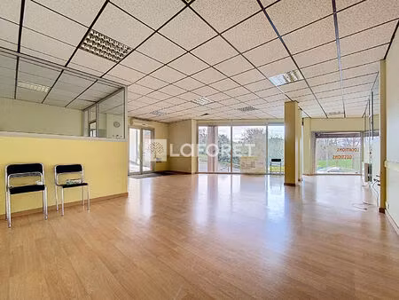 local commercial montfaucon montigne 125 m2