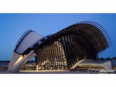 place garage proche aéroport lyon st exupery