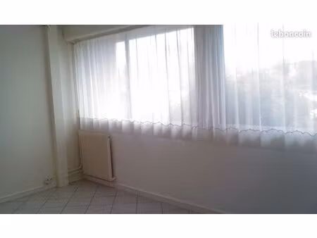 studio 26m2  300m rer c et d 10mn paris bfm