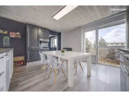 ? appartement meublé 2 chambres – refait à neuf – balcon  garage  cave – chauffage partiel