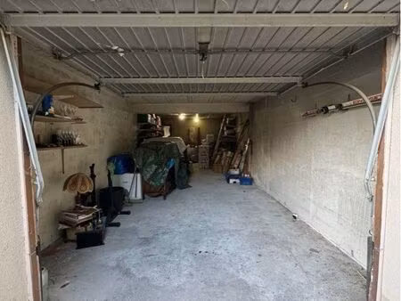 spacieux garage de 42m carré
