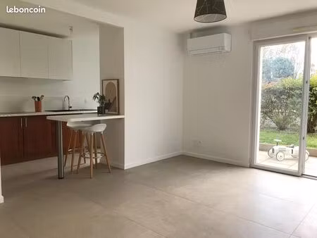 très beau logement dans résidence sécurisée au pied des commerces  rénovation complète  pr