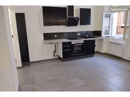 particulier loue t1 32m2 lyon 6 métro massena