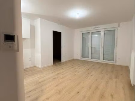 à louer– t2 neuf 40 49 m² + balcon 4 53 m² – parking avec borne