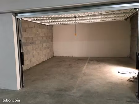 grand garage en sous sol tarnos