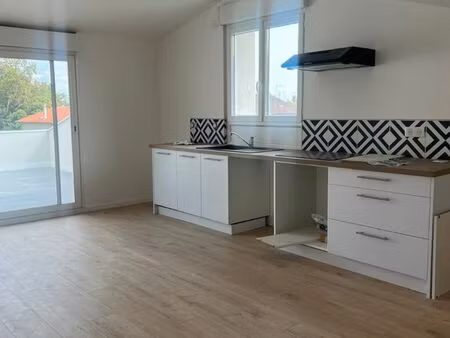 location appartement 70 m² avec toit-terrasse et parking