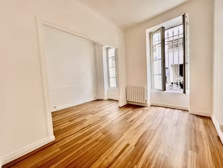 paris 9ème rue turgot à deux pas du square anvers  beau 2 pièces