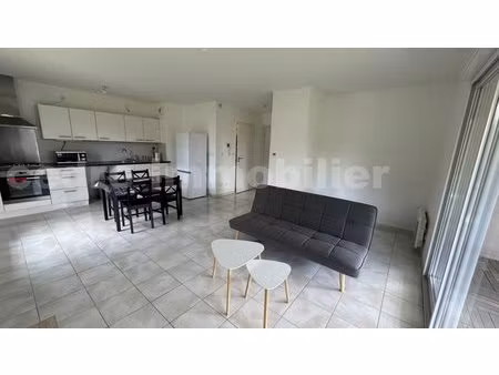 jolie t2 avec balcon et 2 places de parkings