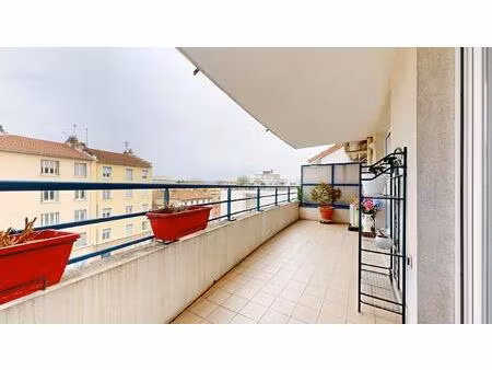 très bel appartement t4 de 94 m² avec terrasse et garage - rue