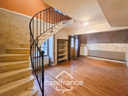 urzy – maison de village pleine de charme – 133 m² – cour – potentiel locatif ou professio