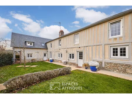 maison à colombages conjuguant charme et élégance