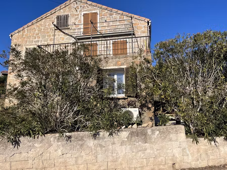 a la location t2 meublé dans le centre village de poghjala 