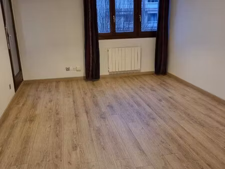 neudorf 1 piece 30 m² - parking et cave