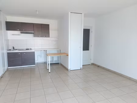 dans une résidence récente - agréable appartement de t2